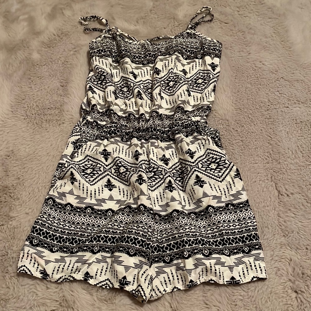 Romper black and white